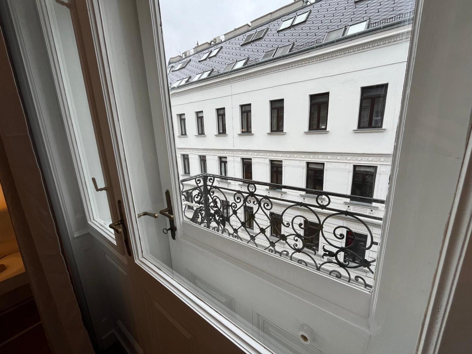 Grosszuegiger Wiener Altbau Gleich Neben Schoenbrunn Exteriér fotografie